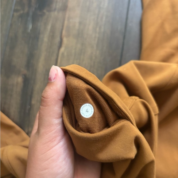 Lululemon align leggings rare color! Size 4 great condition! Inseam 23’ - Picture 4 of 7